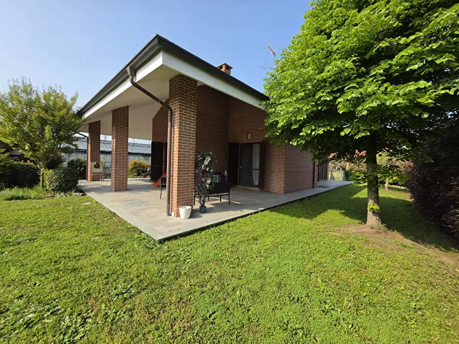 Immagine 39 di Villa in vendita  in via mario cora 3 a Asti