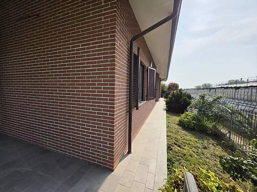 Immagine 40 di Villa in vendita  in via mario cora 3 a Asti