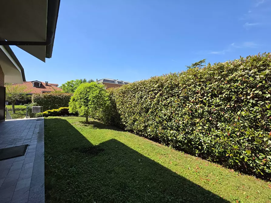 Immagine 10 di Villa in vendita  in via mario cora 3 a Asti