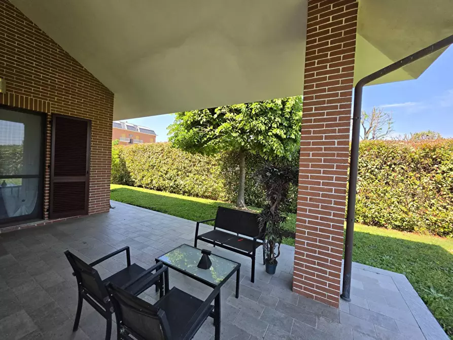 Immagine 41 di Villa in vendita  in via mario cora 3 a Asti