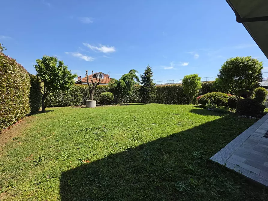 Immagine 42 di Villa in vendita  in via mario cora 3 a Asti