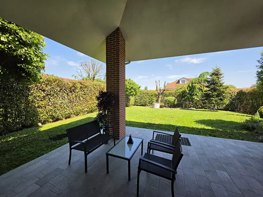 Immagine 43 di Villa in vendita  in via mario cora 3 a Asti
