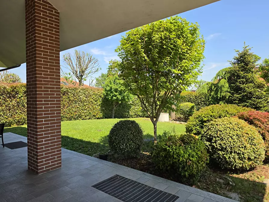 Immagine 5 di Villa in vendita  in via mario cora 3 a Asti
