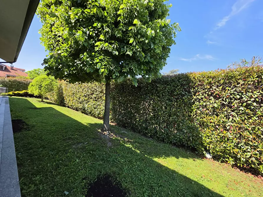 Immagine 44 di Villa in vendita  in via mario cora 3 a Asti
