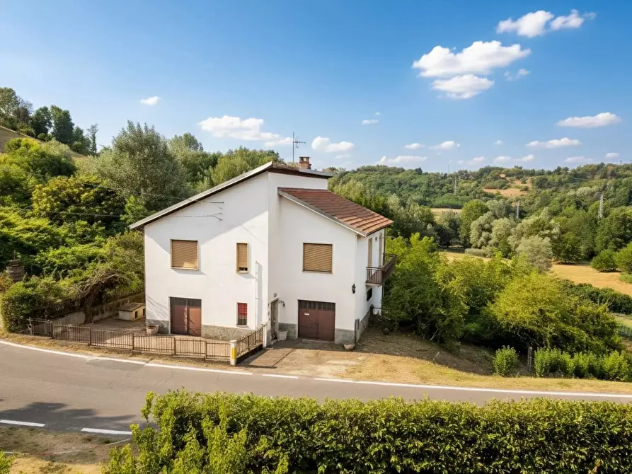 Immagine 1 di Villa in vendita  in Via Serra D'asti 61 a Belveglio
