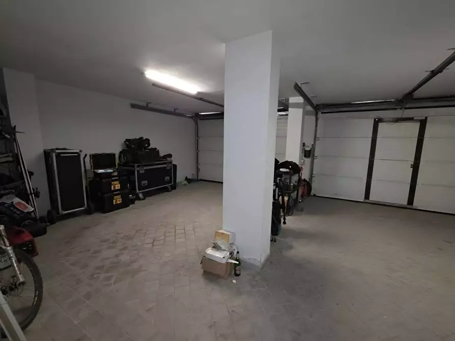 Immagine 33 di Villa in vendita  in via mario cora 3 a Asti
