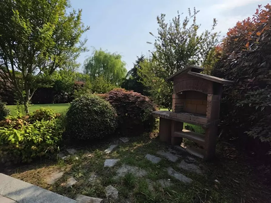 Immagine 36 di Villa in vendita  in via mario cora 3 a Asti