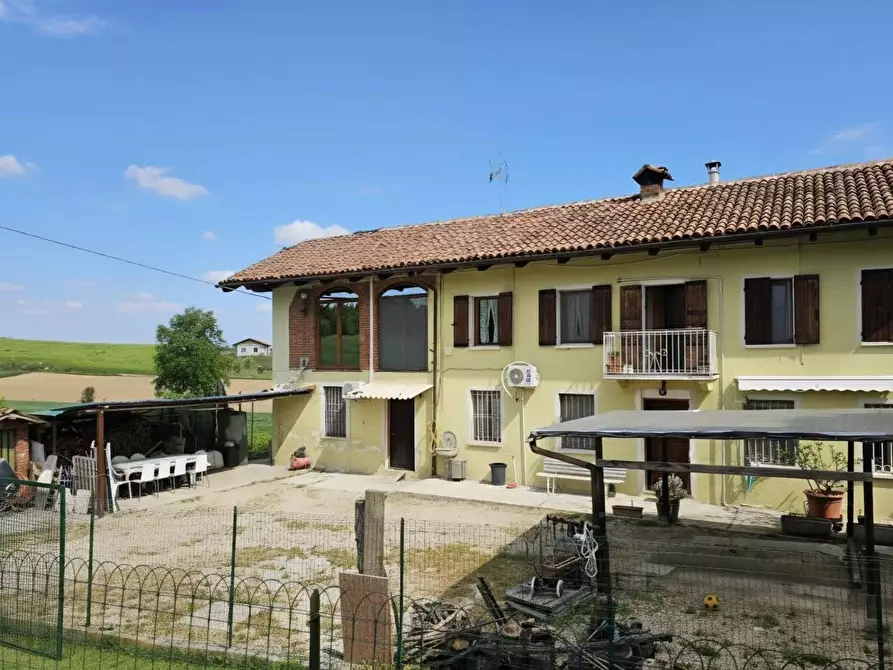 Immagine 2 di Rustico / casale in vendita  in frazione Lavezzole 70 a San Damiano D'asti