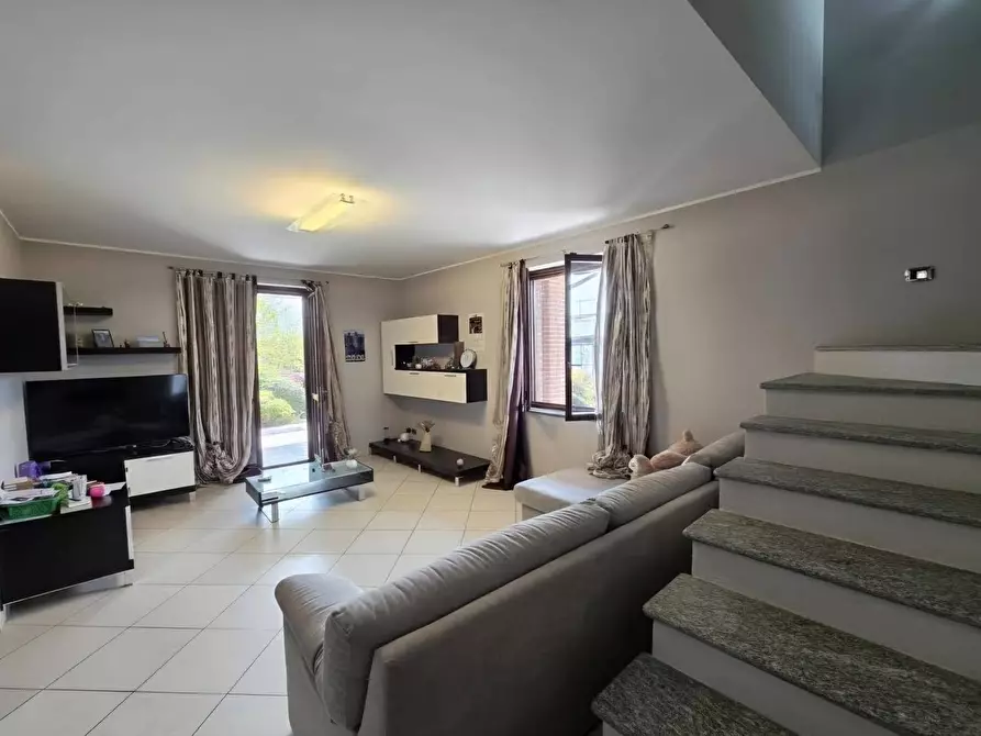 Immagine 1 di Villa in vendita  in via mario cora 3 a Asti