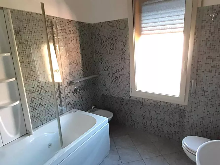 Immagine 10 di Appartamento in vendita  in Via Ripagrande 101 a Ferrara