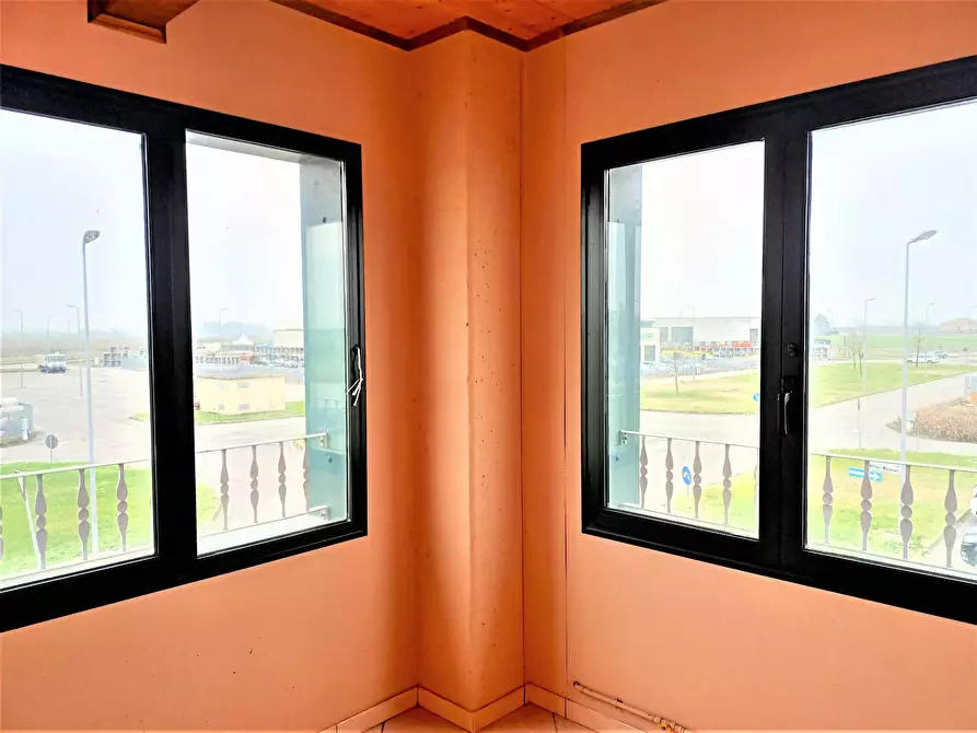 Immagine 4 di Ufficio in affitto  in via enzo ferrari a Voghiera