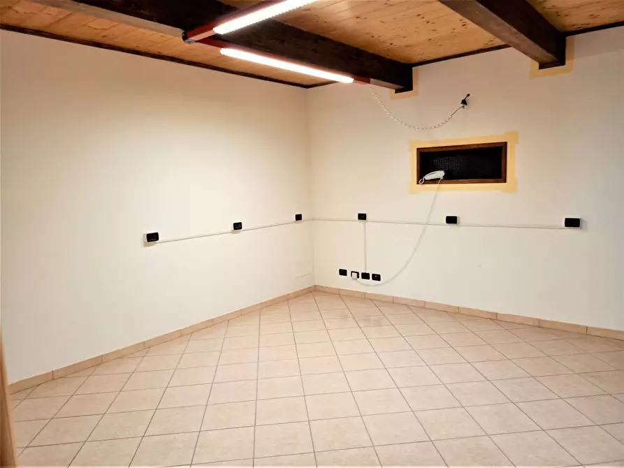 Immagine 5 di Ufficio in affitto  in via enzo ferrari a Voghiera