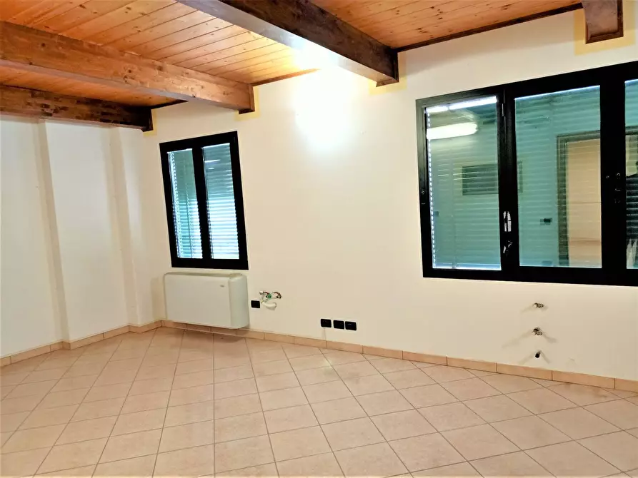 Immagine 6 di Ufficio in affitto  in via enzo ferrari a Voghiera