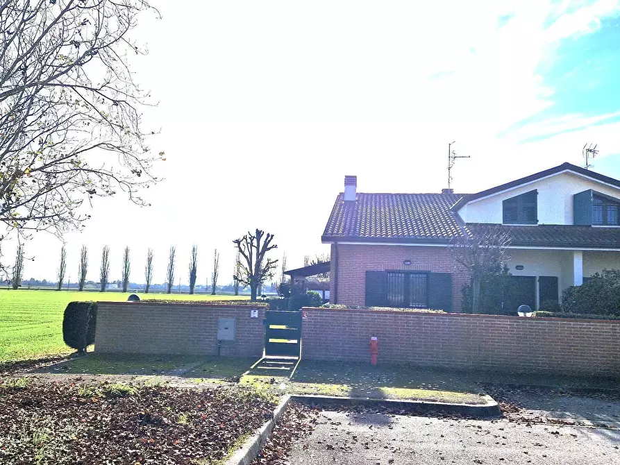 Immagine 2 di Villa in vendita  in Via Lucio Mongardi 33 a Ferrara