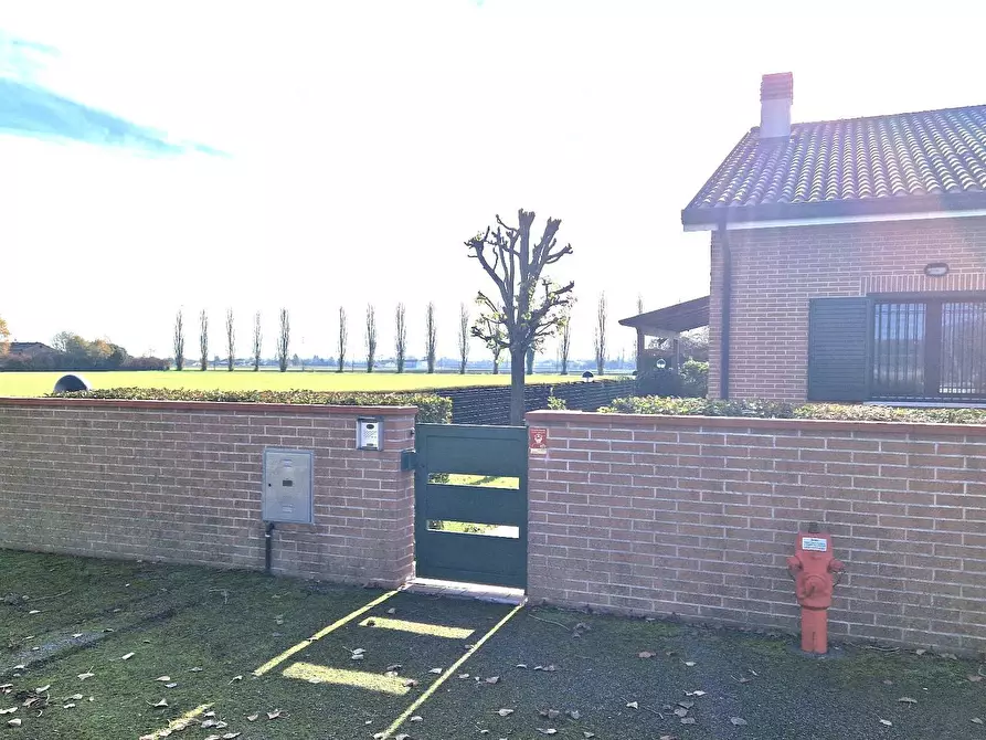 Immagine 3 di Villa in vendita  in Via Lucio Mongardi 33 a Ferrara