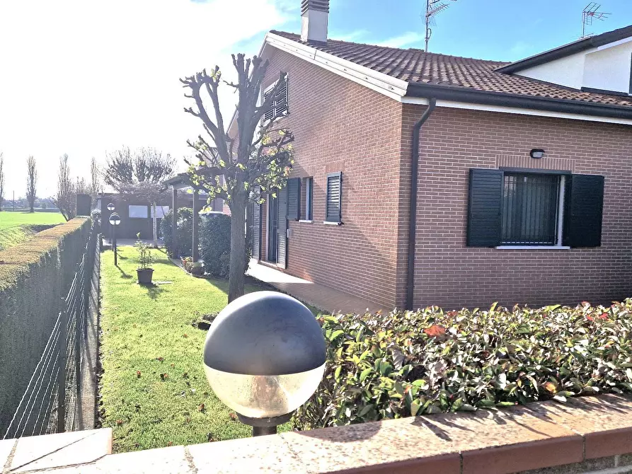 Immagine 4 di Villa in vendita  in Via Lucio Mongardi 33 a Ferrara