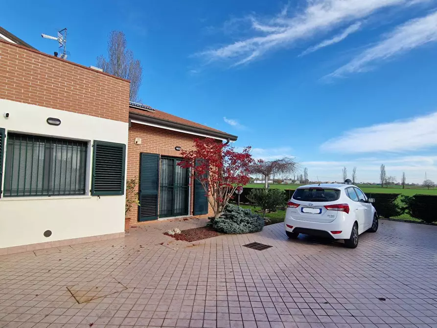 Immagine 43 di Villa in vendita  in Via Lucio Mongardi 33 a Ferrara