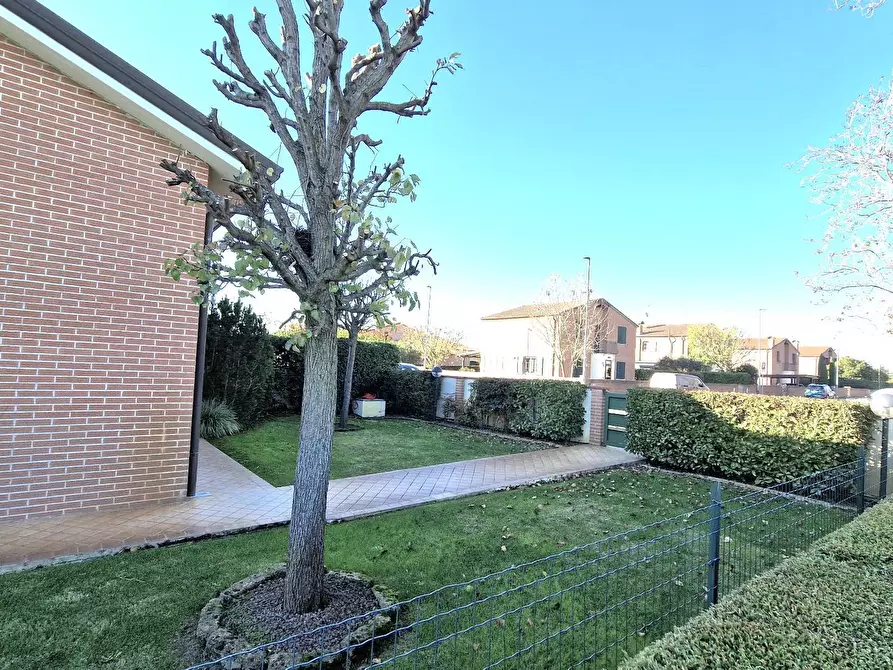 Immagine 55 di Villa in vendita  in Via Lucio Mongardi 33 a Ferrara