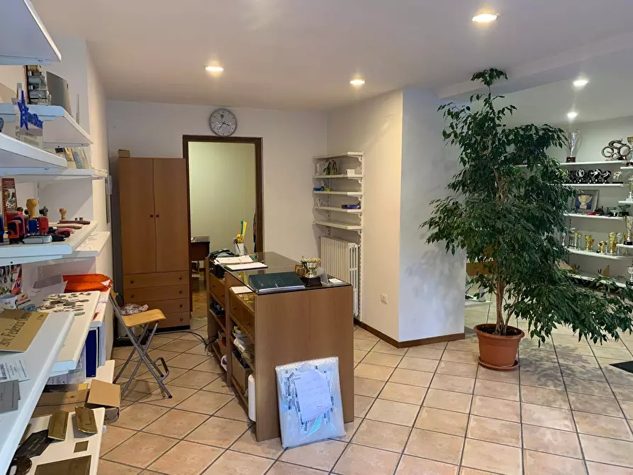 Immagine 2 di Locale commerciale in vendita  in Via Della Luna 26 a Ferrara