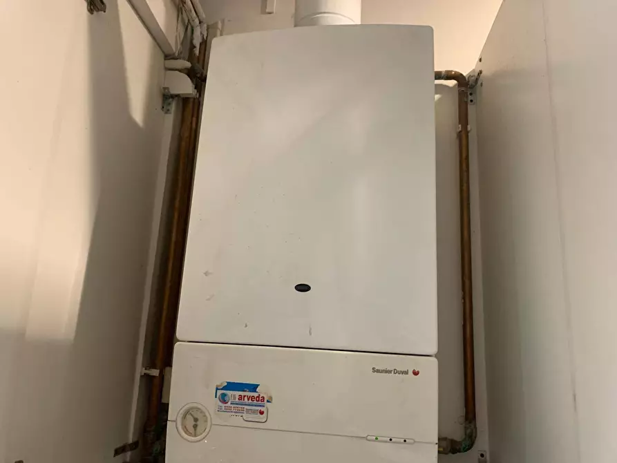 Immagine 5 di Locale commerciale in vendita  in Via Della Luna 26 a Ferrara