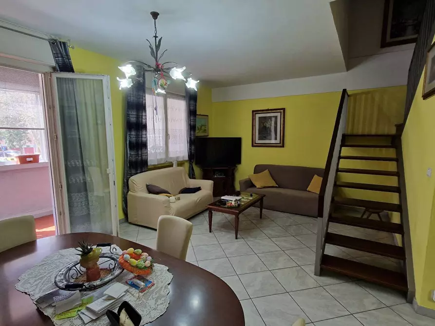 Immagine 1 di Appartamento in vendita  in Via Giosue' Carducci 2 a Ferrara