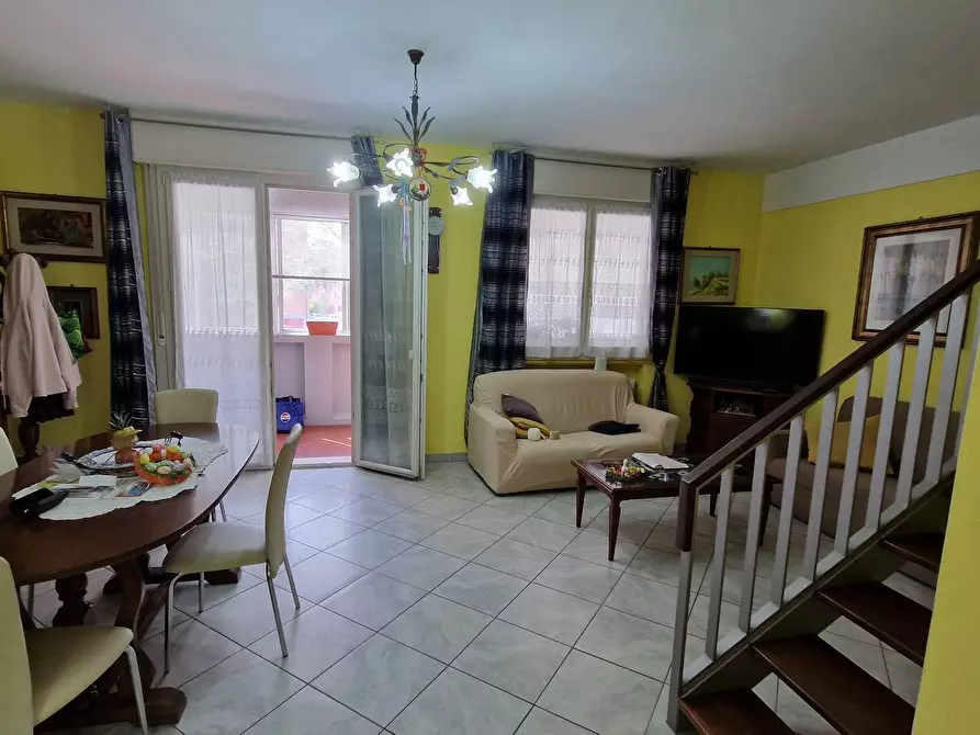 Immagine 3 di Appartamento in vendita  in Via Giosue' Carducci 2 a Ferrara