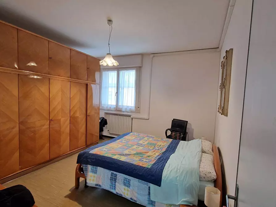 Immagine 11 di Appartamento in vendita  in Via Giosue' Carducci 2 a Ferrara