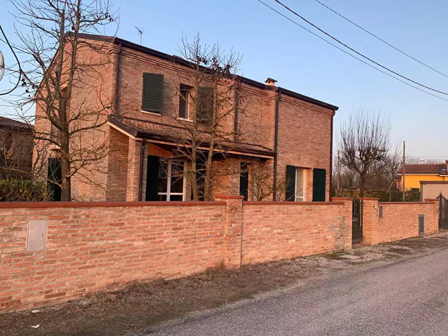 Immagine 1 di Villa in vendita  in Via Del Capitello 21 a Ferrara