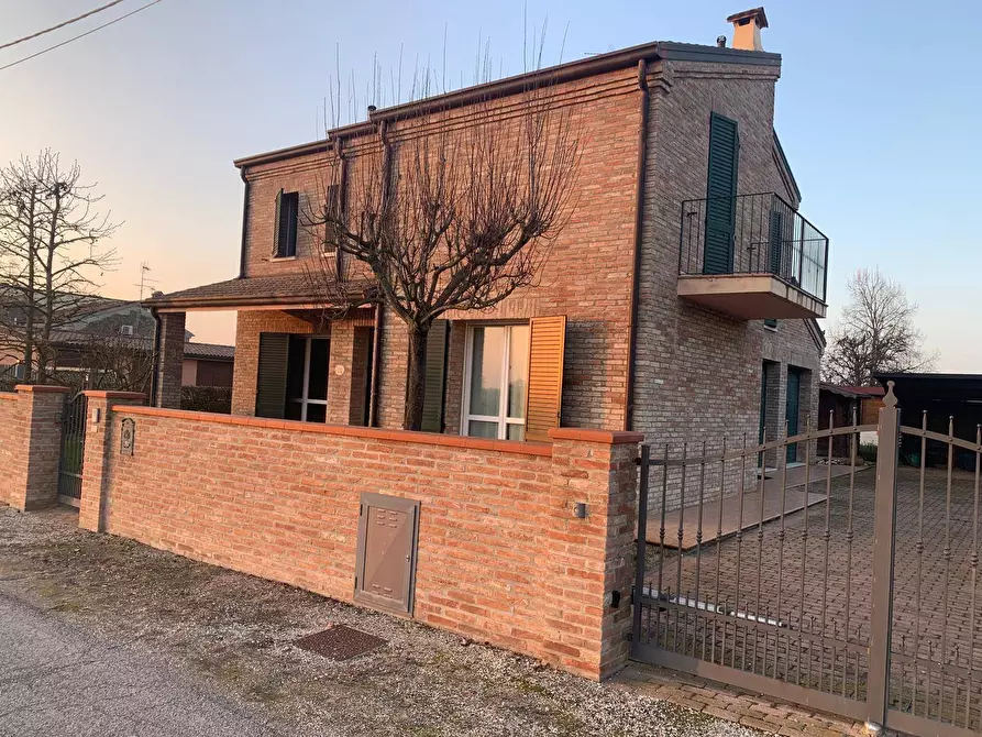 Immagine 3 di Villa in vendita  in Via Del Capitello 21 a Ferrara