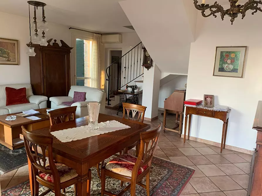 Immagine 4 di Villa in vendita  in Via Del Capitello 21 a Ferrara