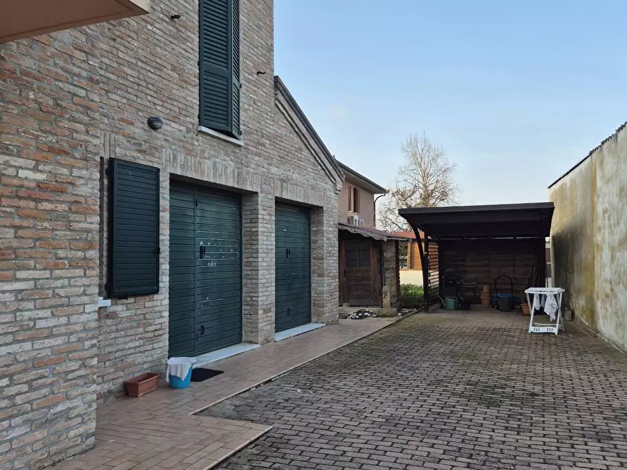 Immagine 38 di Villa in vendita  in Via Del Capitello 21 a Ferrara