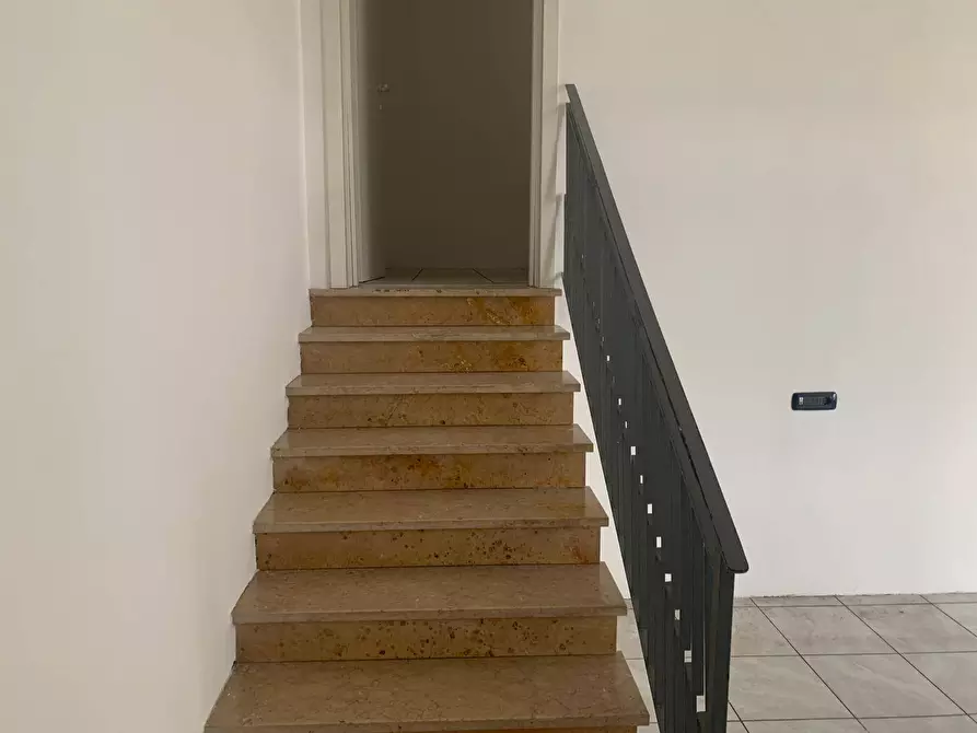 Immagine 10 di Ufficio in vendita  in Via Martiri Del Lavoro 5 7 a Ferrara