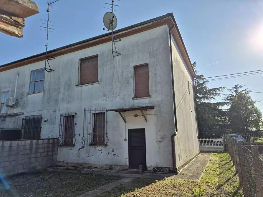 Immagine 3 di Casa indipendente in vendita  in Via Antonio E Nicolo' Beccari 48 a Ferrara