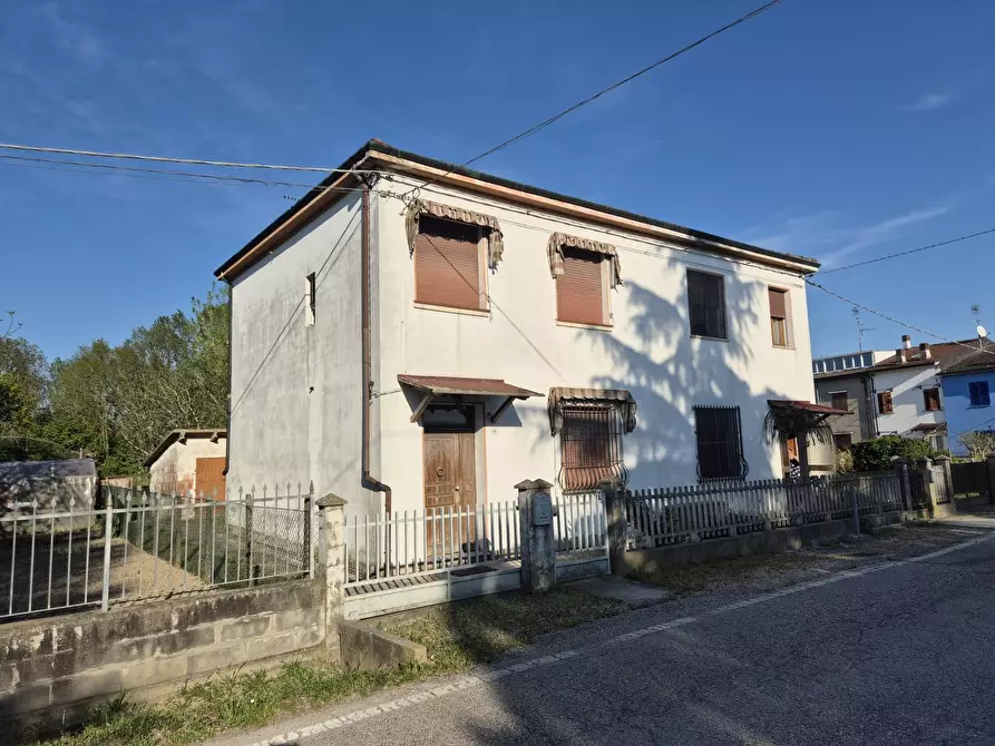 Immagine 1 di Casa indipendente in vendita  in Via Antonio E Nicolo' Beccari 48 a Ferrara