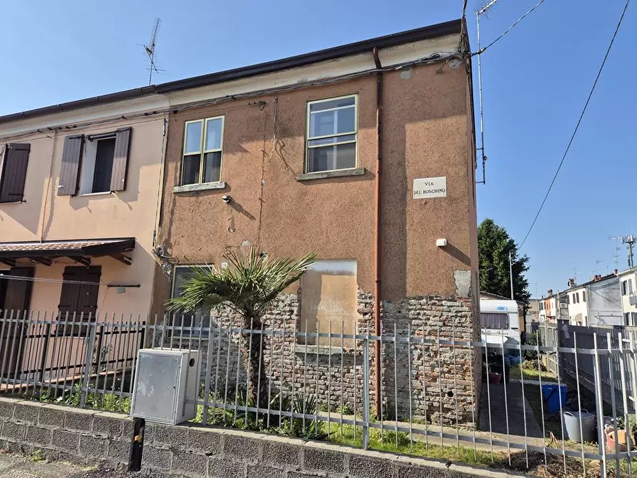 Immagine 1 di Casa indipendente in vendita  in Via Luciano Bottoni 41 a Ferrara