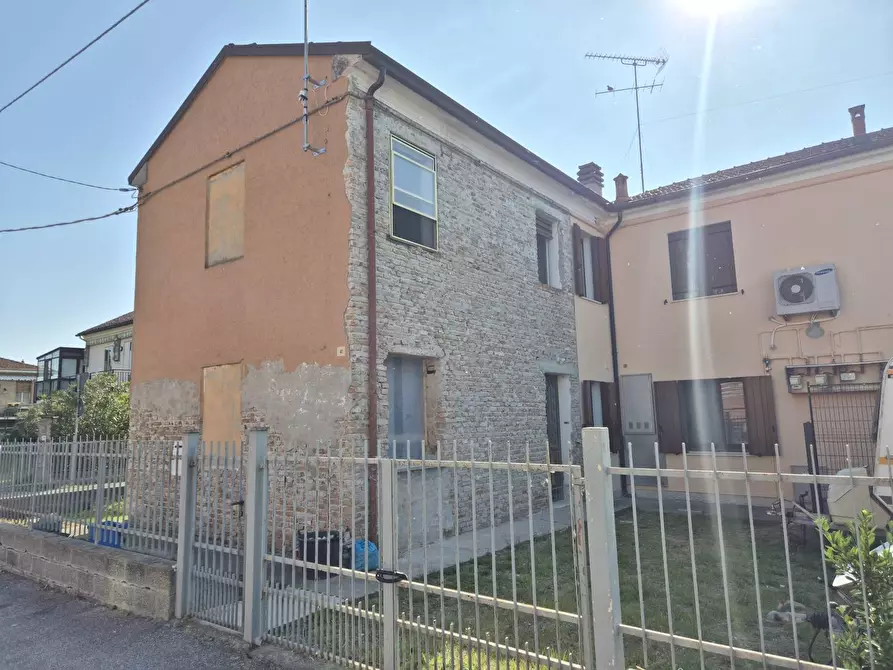 Immagine 2 di Casa indipendente in vendita  in Via Luciano Bottoni 41 a Ferrara
