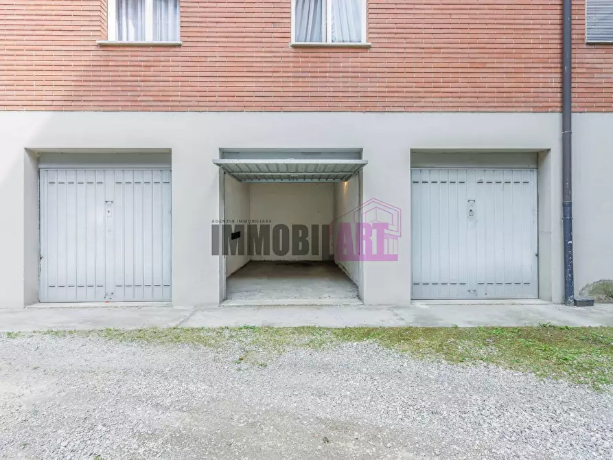 Immagine 37 di Appartamento in vendita  in Piazza Zara 2 a Reggio Nell'emilia