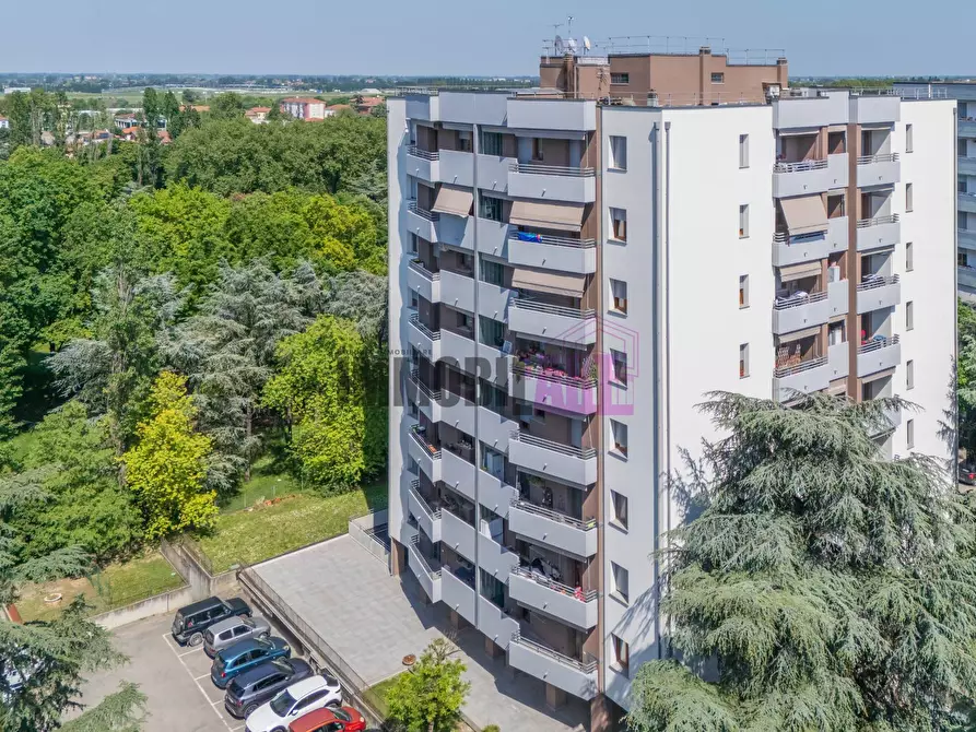 Immagine 3 di Appartamento in vendita  in Via Caravaggio 19 a Reggio Nell'emilia