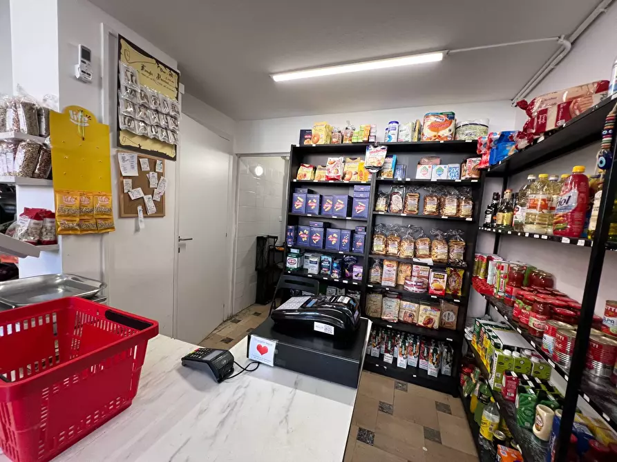 Immagine 16 di Locale commerciale in vendita  in Via Giacomo Matteotti 28 a Montechiarugolo