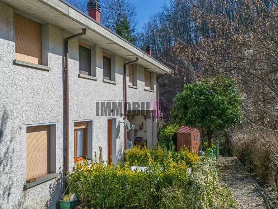 Immagine 1 di Villetta a schiera in vendita  in Via Giacomo Notari 43 a Ramiseto