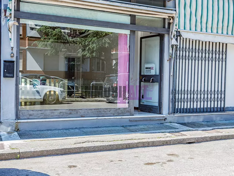 Immagine 3 di Locale commerciale in vendita  in Via Emilia All'ospizio 66 a Reggio Nell'emilia