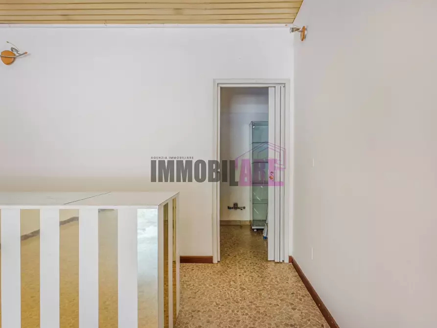 Immagine 10 di Locale commerciale in vendita  in Via Emilia All'ospizio 66 a Reggio Nell'emilia