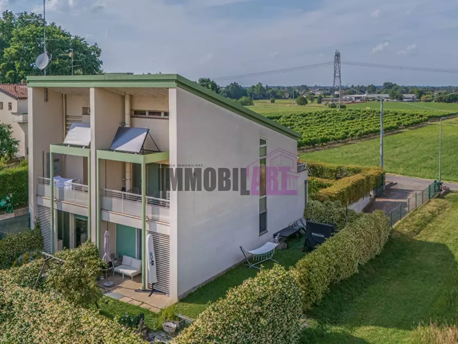 Immagine 1 di Villetta a schiera in vendita  in Via Francesca 9 a Reggio Nell'emilia