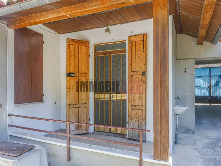Immagine 2 di Casa indipendente in vendita  in VIA BATTILOCCHI 67 a Bore