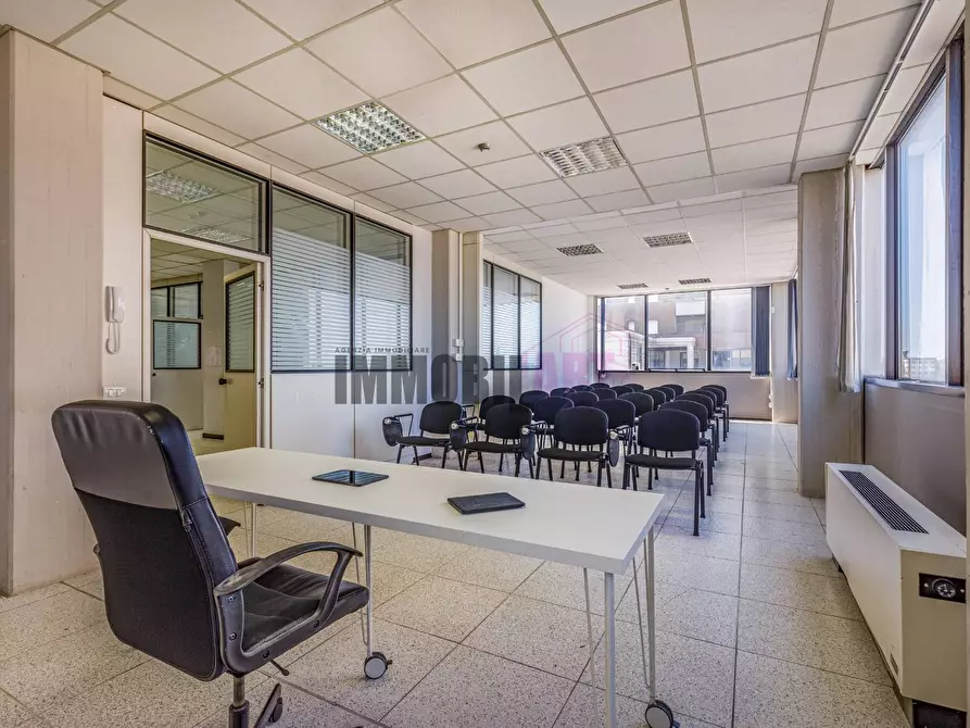 Immagine 8 di Locale commerciale in vendita  in Via Augusto Piccard 16/G a Reggio Nell'emilia