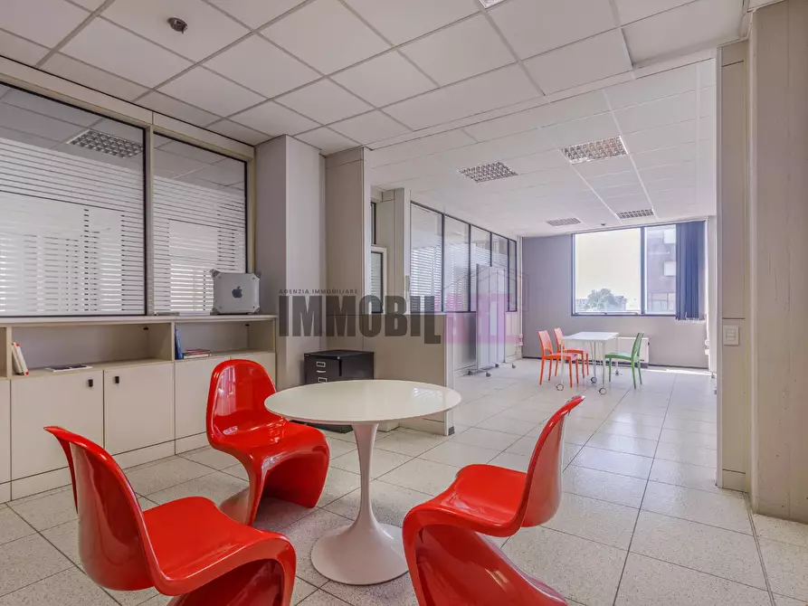 Immagine 1 di Locale commerciale in vendita  in Via Augusto Piccard 16/G a Reggio Nell'emilia