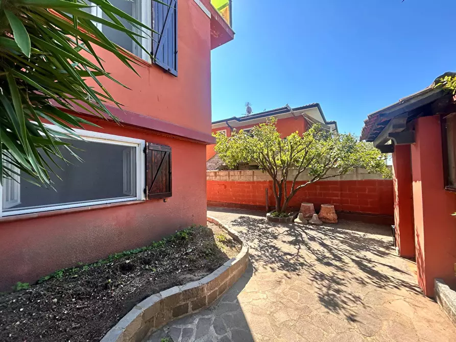 Immagine 57 di Villa in vendita  in via butterfly a Viareggio
