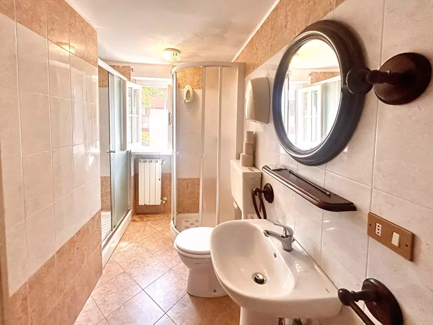 Immagine 15 di Villa in vendita  in via butterfly a Viareggio
