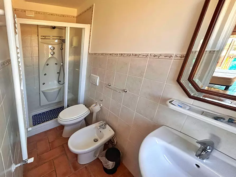 Immagine 36 di Villa in vendita  in via butterfly a Viareggio