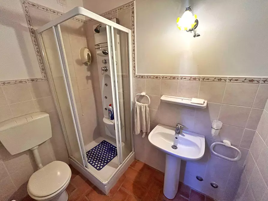 Immagine 41 di Villa in vendita  in via butterfly a Viareggio